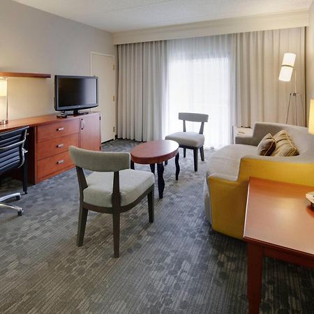 Courtyard By Marriott Atlanta Windy Hill/Ballpark Hotel Bagian luar foto