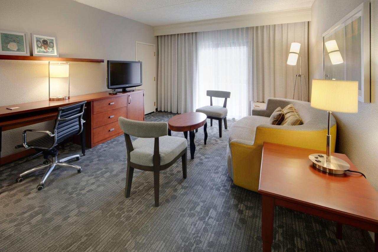 Courtyard By Marriott Atlanta Windy Hill/Ballpark Hotel Bagian luar foto