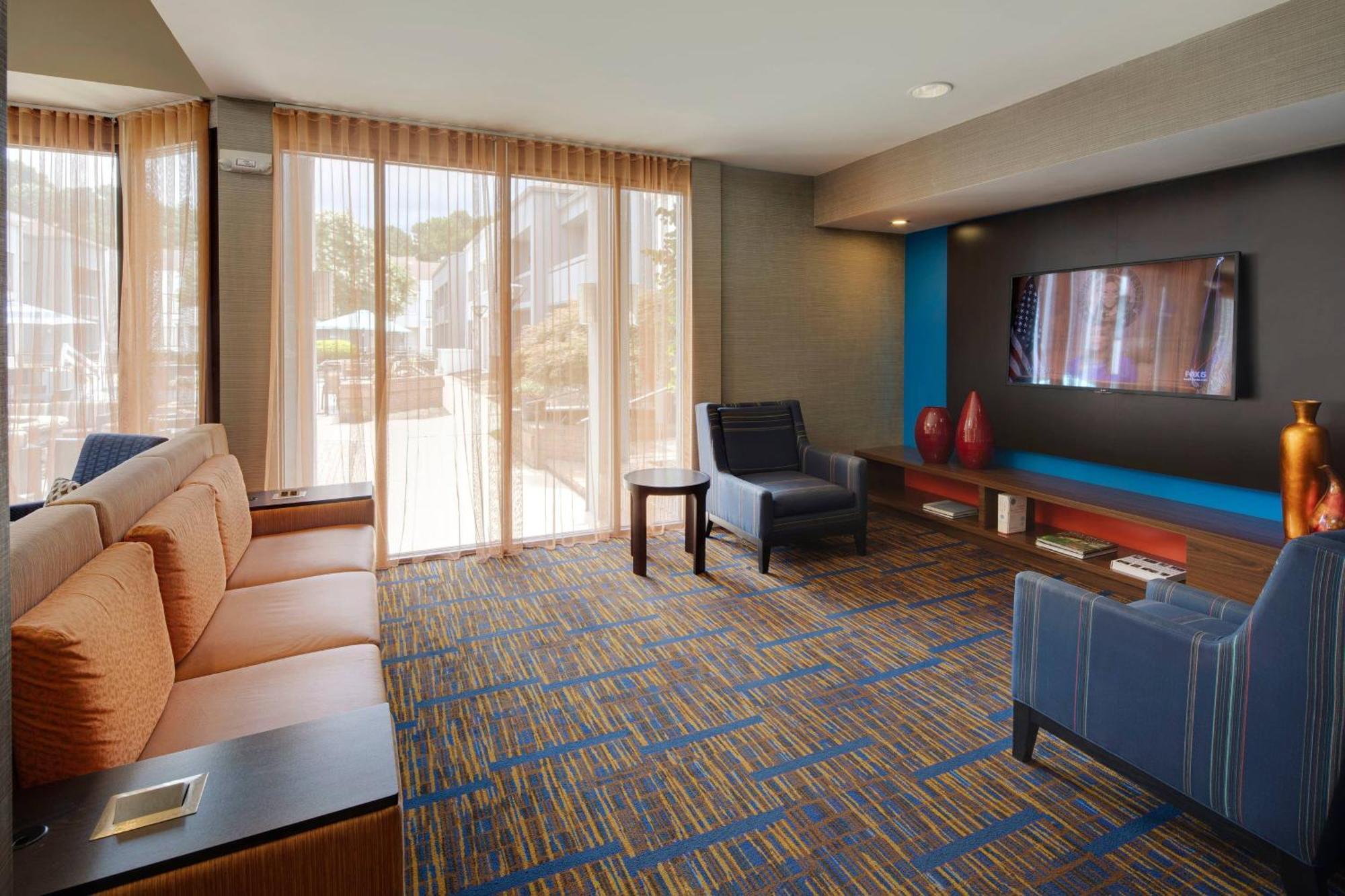 Courtyard By Marriott Atlanta Windy Hill/Ballpark Hotel Bagian luar foto