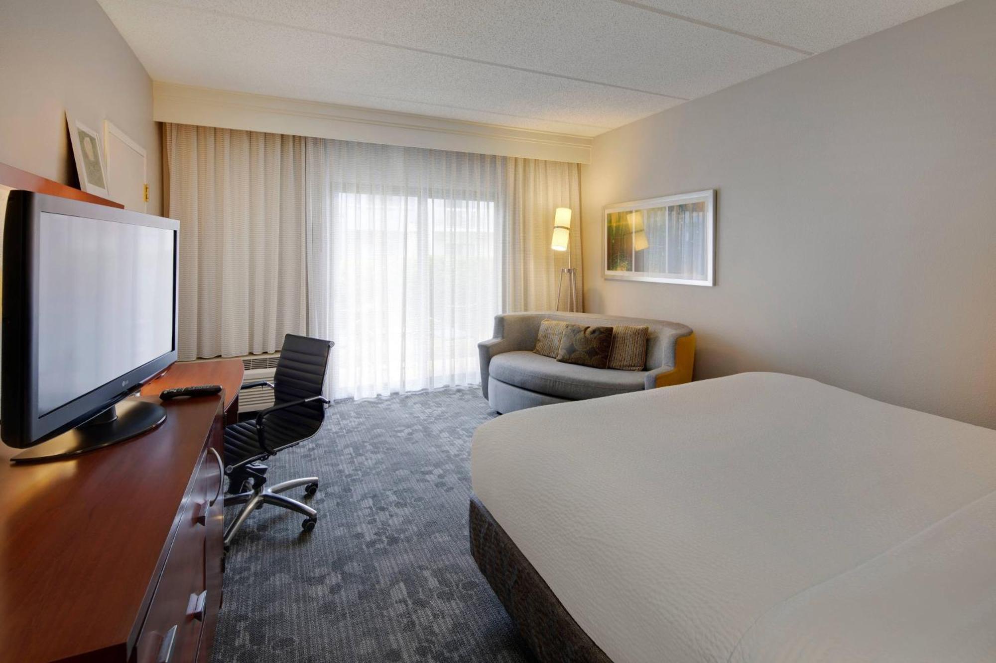 Courtyard By Marriott Atlanta Windy Hill/Ballpark Hotel Bagian luar foto