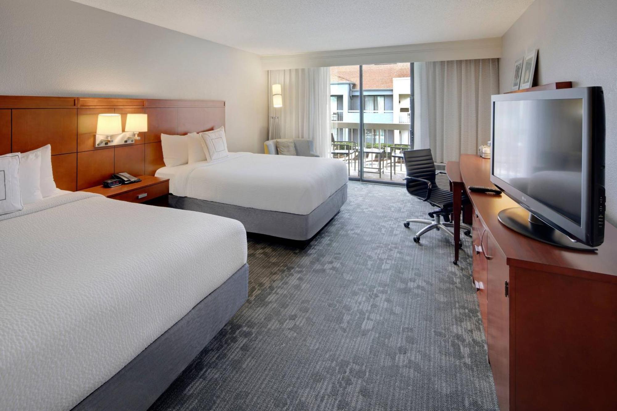 Courtyard By Marriott Atlanta Windy Hill/Ballpark Hotel Bagian luar foto