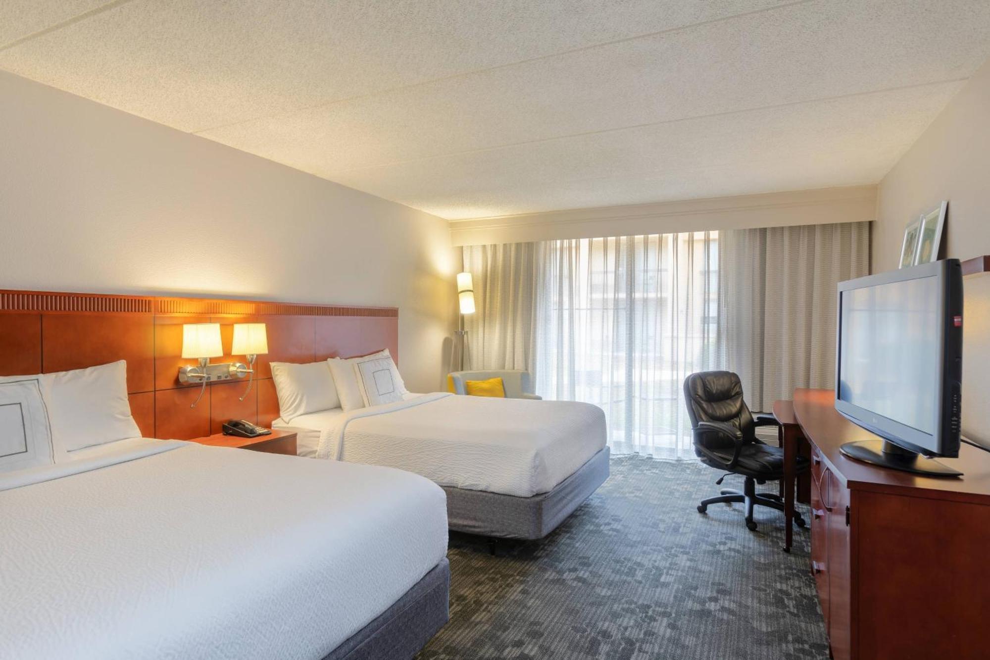 Courtyard By Marriott Atlanta Windy Hill/Ballpark Hotel Bagian luar foto