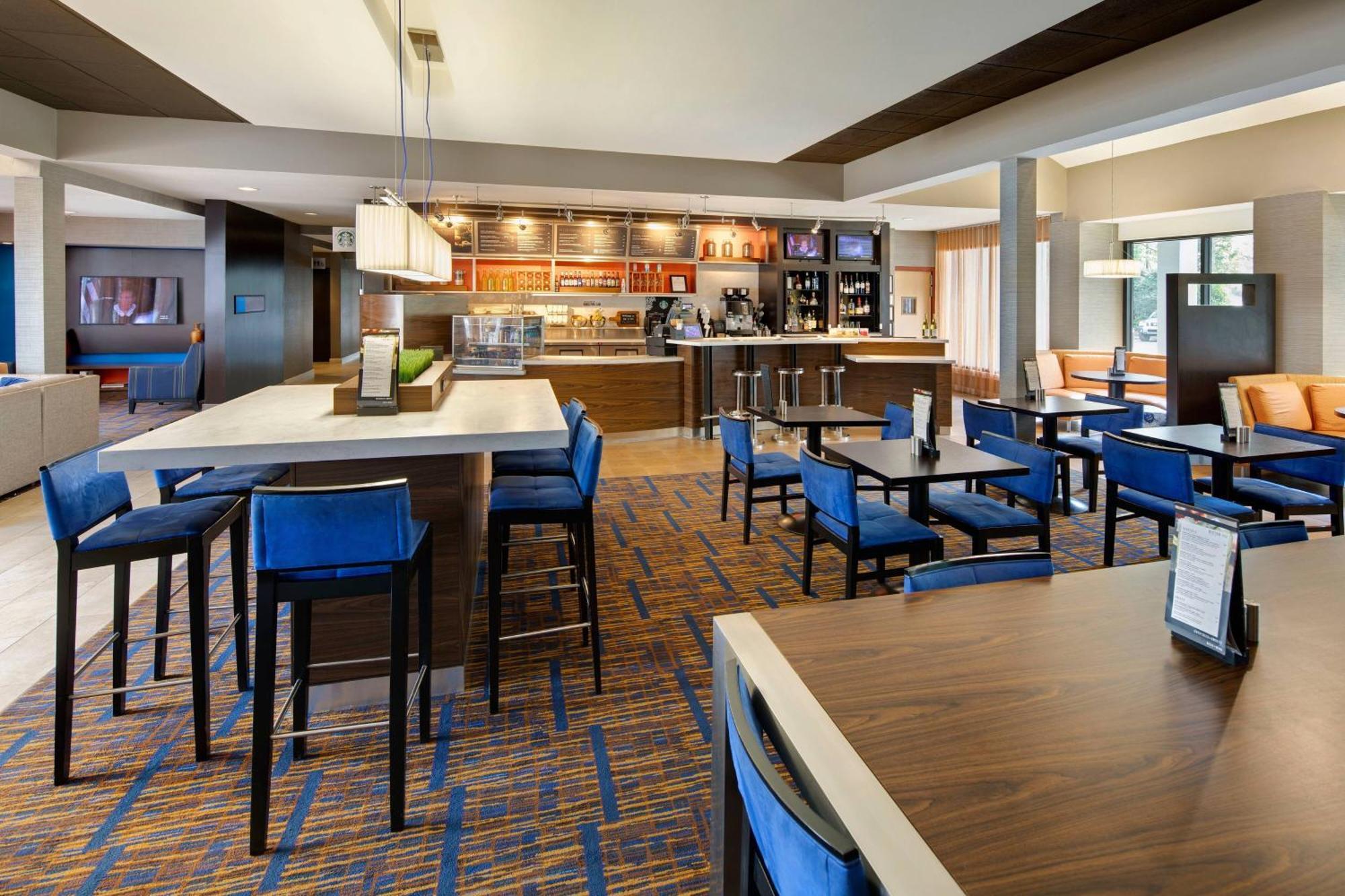 Courtyard By Marriott Atlanta Windy Hill/Ballpark Hotel Bagian luar foto