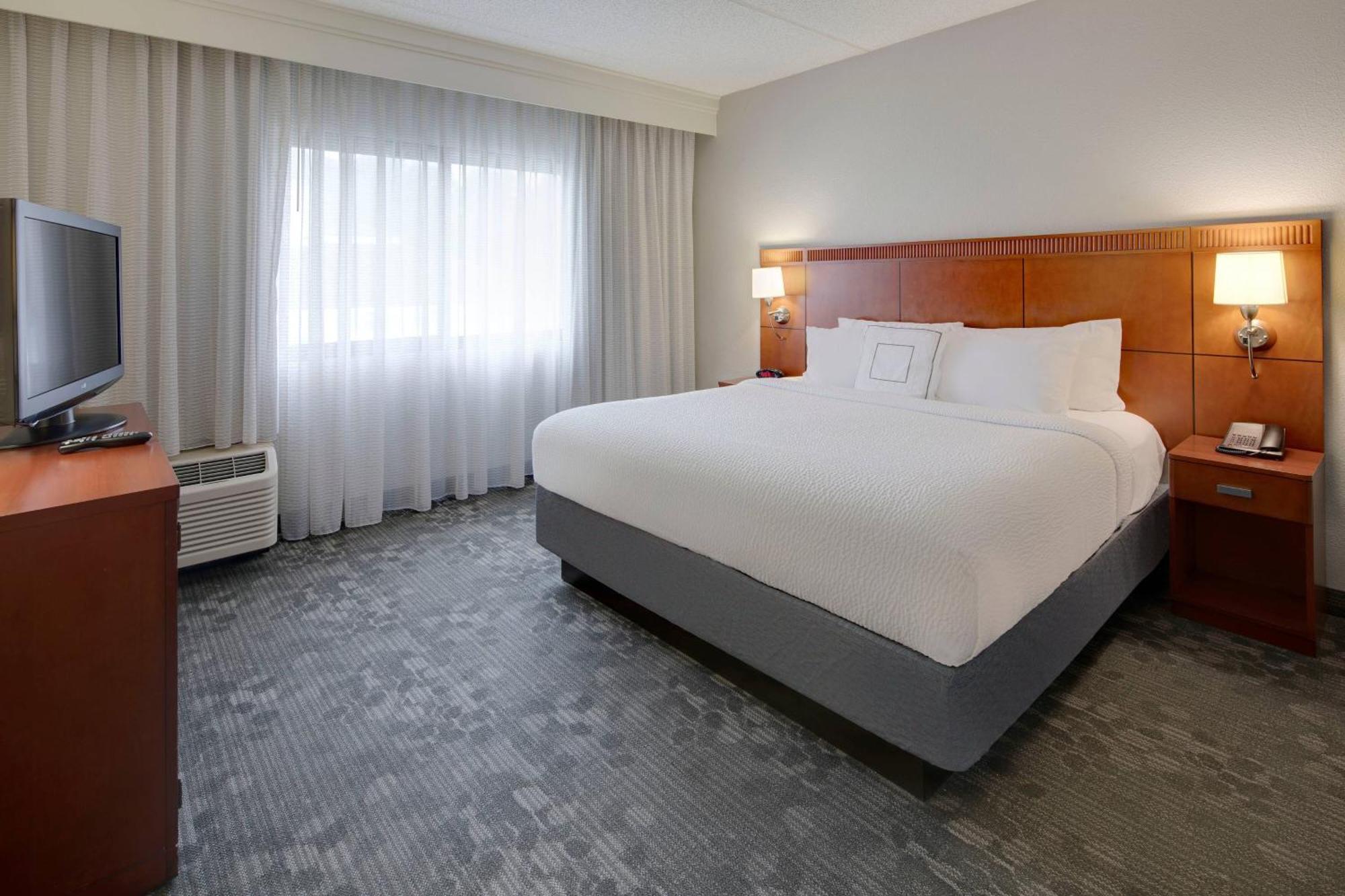 Courtyard By Marriott Atlanta Windy Hill/Ballpark Hotel Bagian luar foto